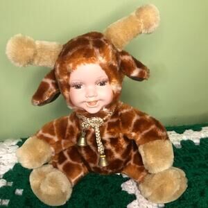 Show Stoppers Inc Babes in the Wild Porcelain Plush Freckles Baby Giraffe Doll
